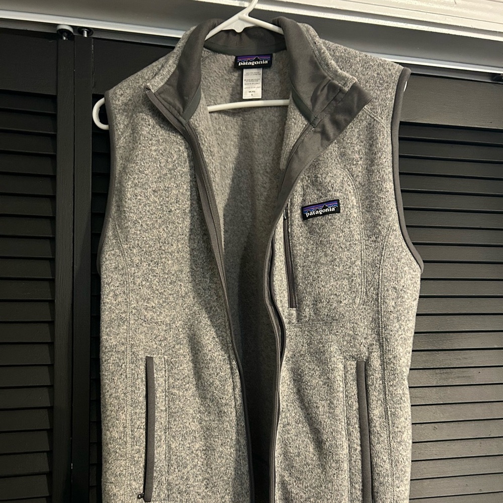 Men’s, gray, Patagonia vest. Size S